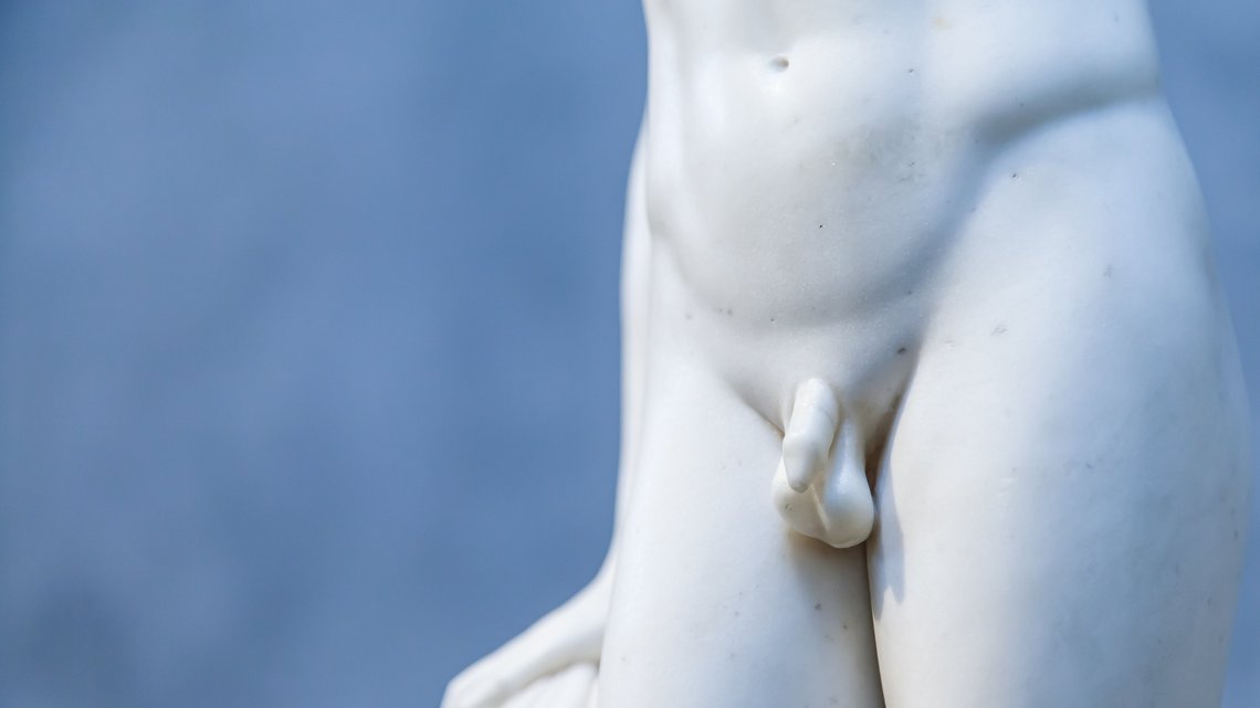 Statue mit Penis