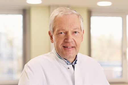 Prof. Dr. Henning Adamek