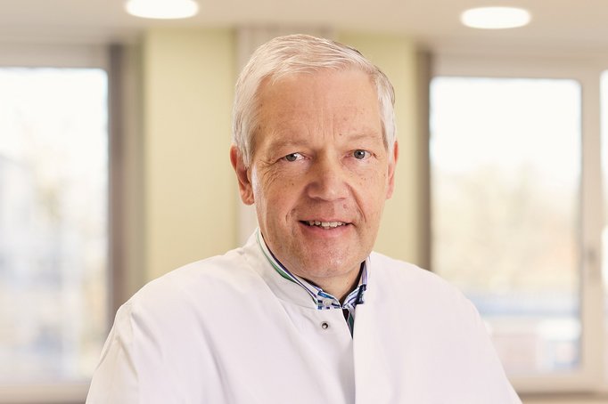 Prof. Dr. Henning Adamek