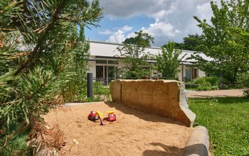 Garten mit Spielmöglichkeiten