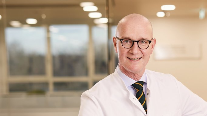 Prof. Dr. Leonard Bastian