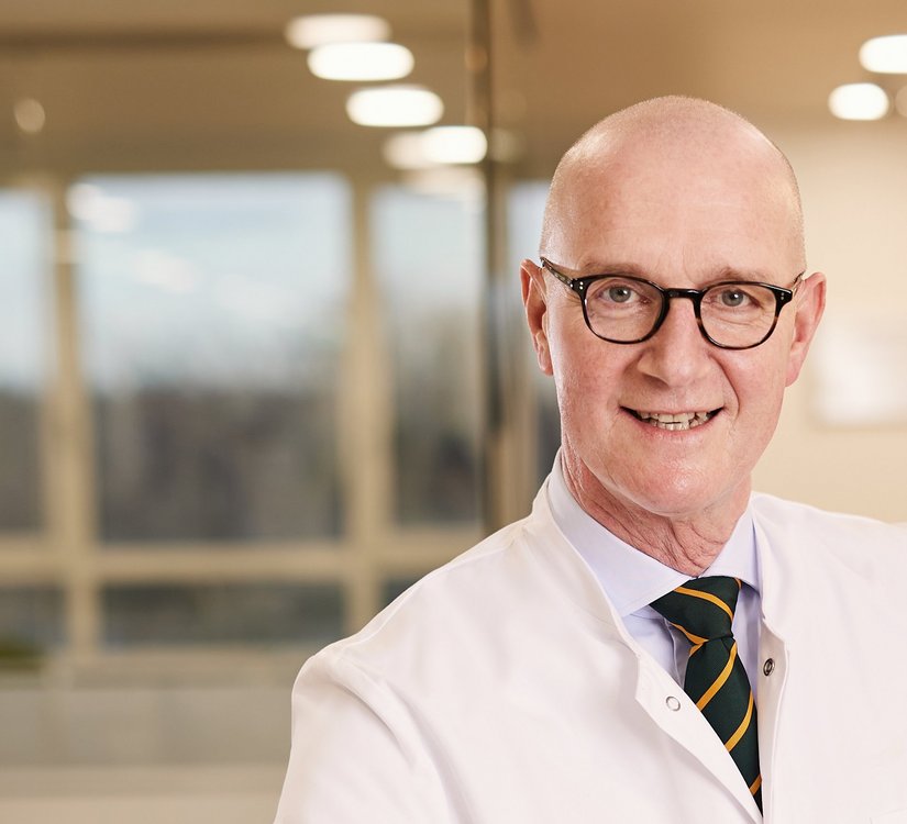 Prof. Dr. Leonard Bastian