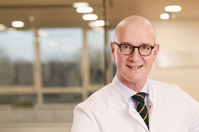 Prof. Dr. Leonard Bastian