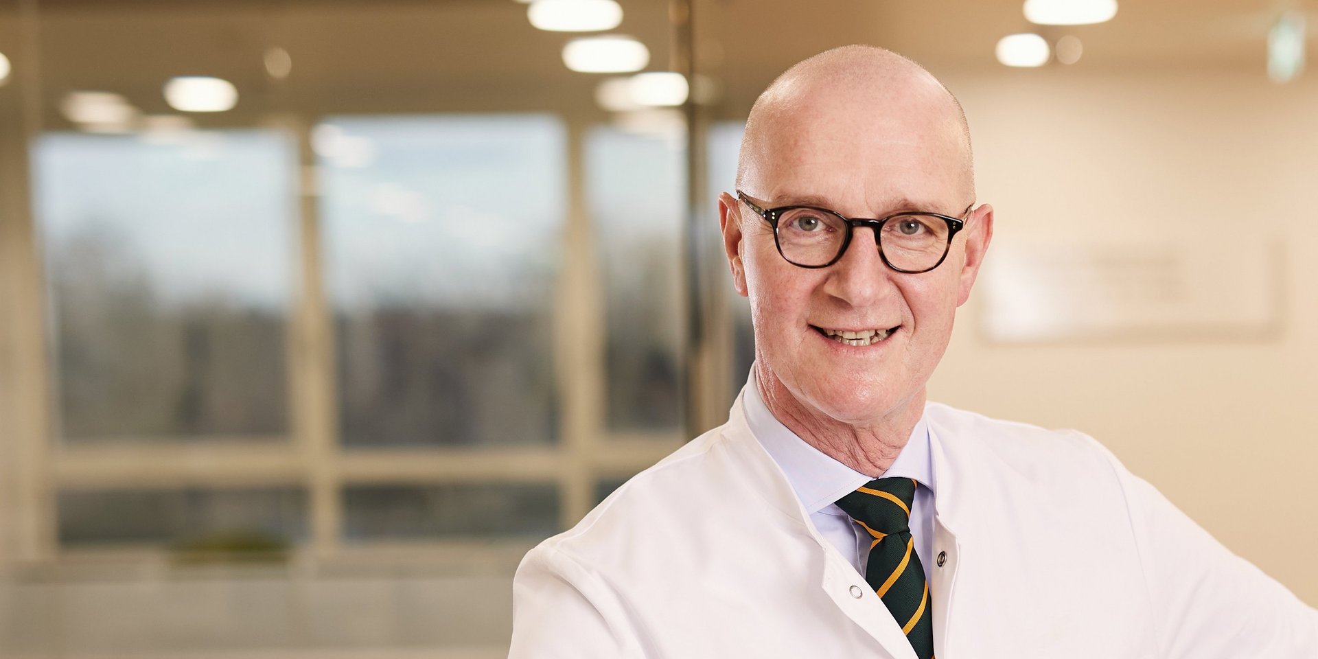 Prof. Dr. Leonard Bastian