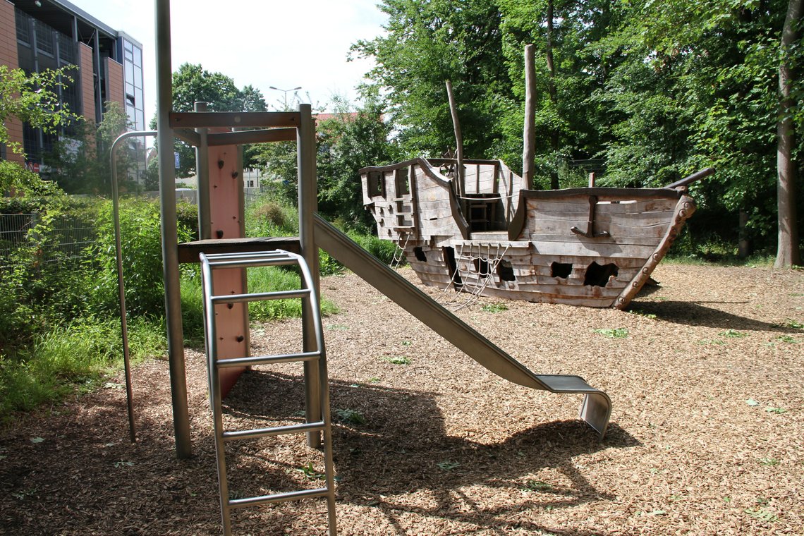 Spielschiff im Park