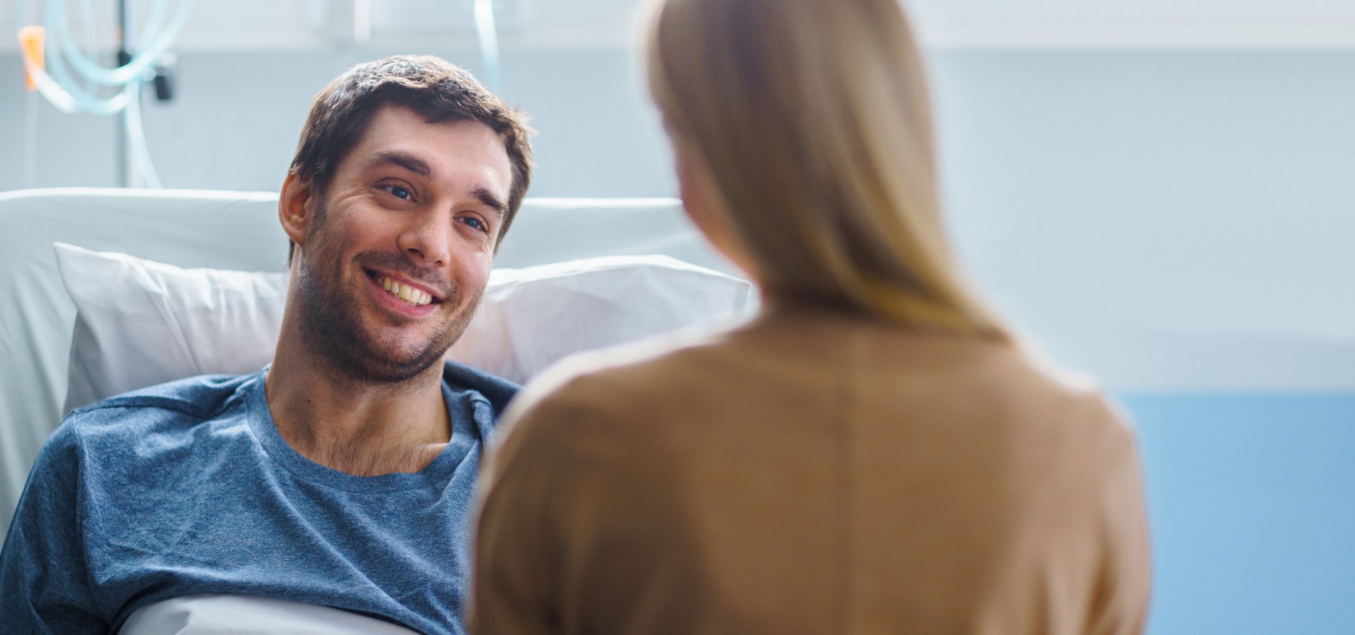 Patient, der Besuch empfängt