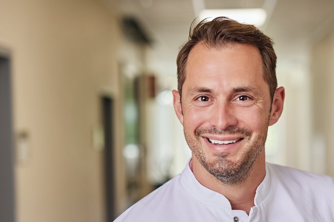 Dr. Sebastian Röschl