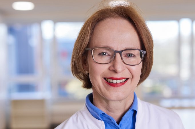 Dr. Verena Prior