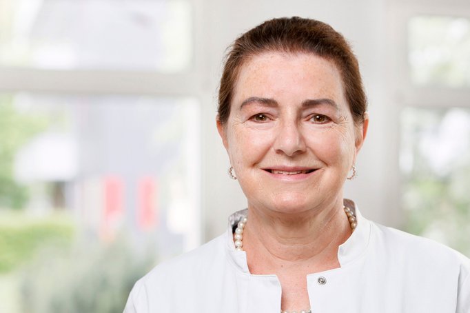 Dr. Claudia Münks-Lederer